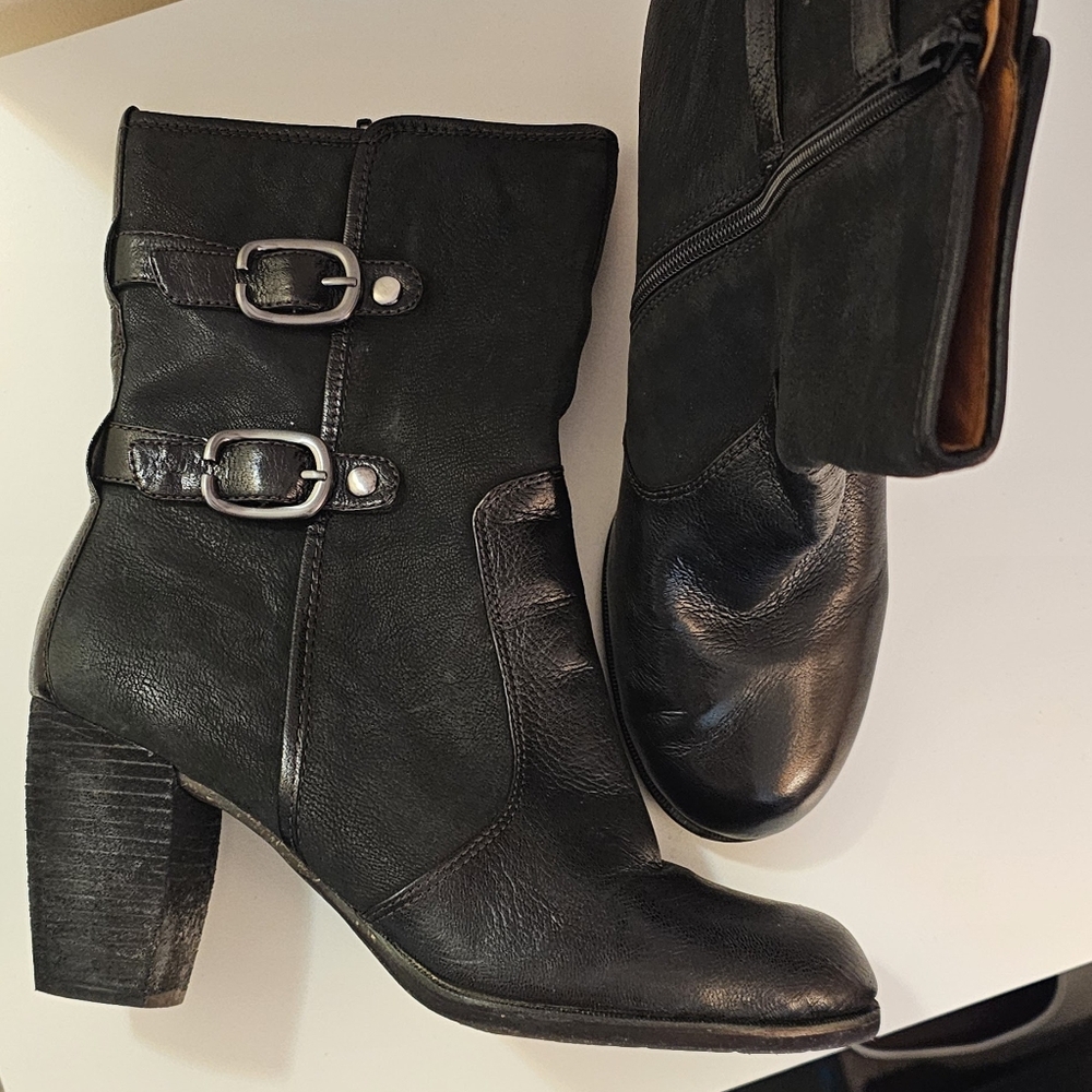 Women's Boots-Naya size 11 Black
